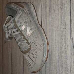 New Balance Women's Fresh Foam Arishi Running Shoes Gray/White/Tan Size 7.5